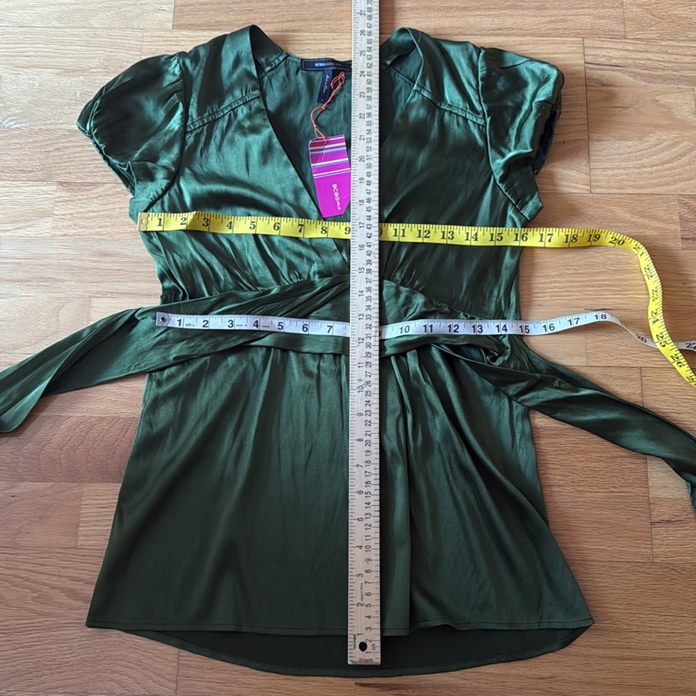 BCBGMaxAzria Forest Green Silk Blouse📍FIRM📍 - Picture 15 of 16
